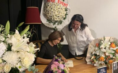 The Kitap Yayınları Don Kişot İyi Edebiyat Ödülleri Çocuk Kategorisi Birinciliği “Renkli Işıklar Karanlık Sırlar” Tören sonrası ilk imzalar